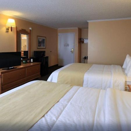 Yellowstonepark Inn&Suites Ливингстън Екстериор снимка