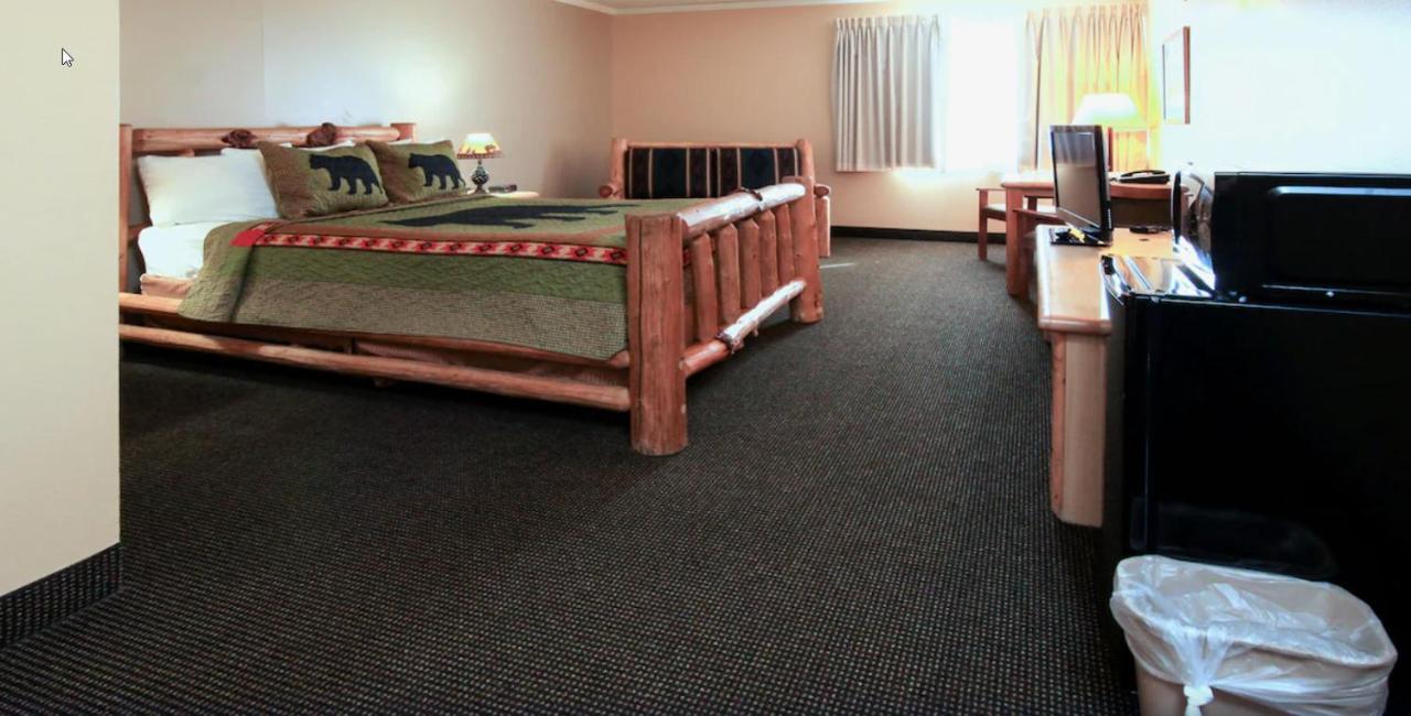 Yellowstonepark Inn&Suites Ливингстън Екстериор снимка