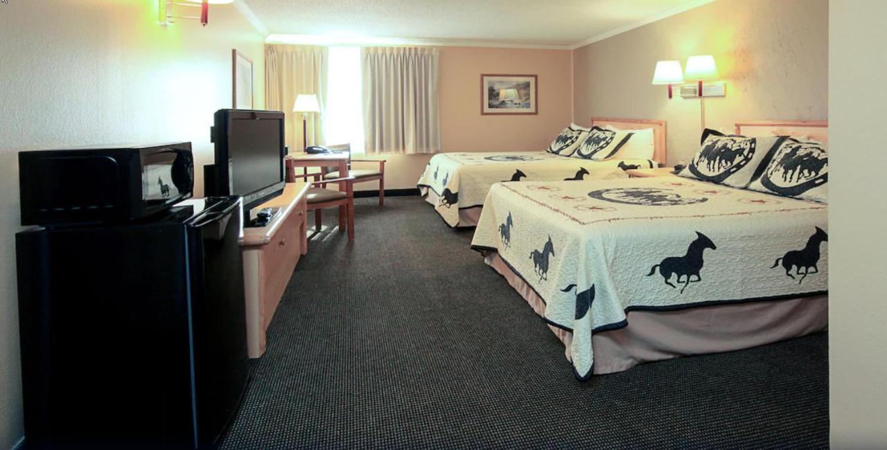 Yellowstonepark Inn&Suites Ливингстън Екстериор снимка